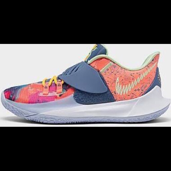 kyrie low 3s